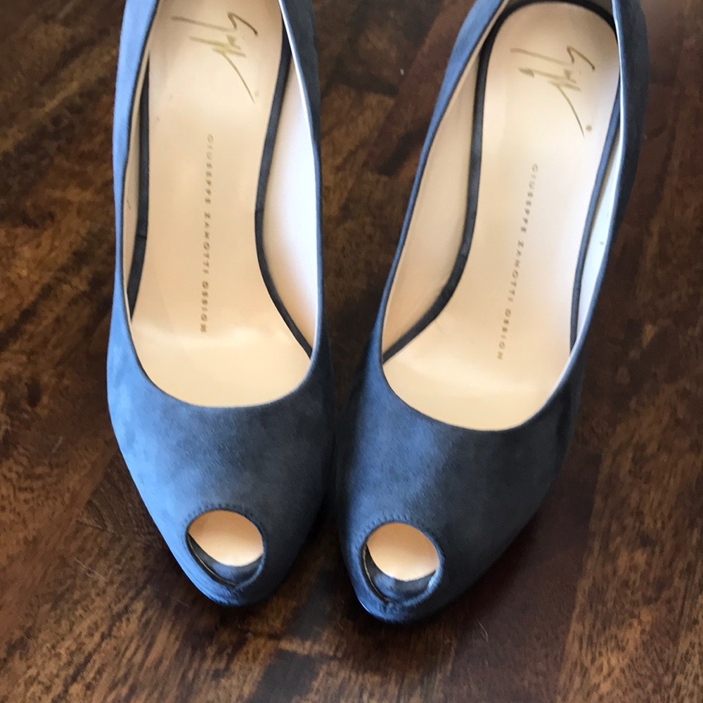 High Grey suede Peep toe Platform Pumps size 7.5